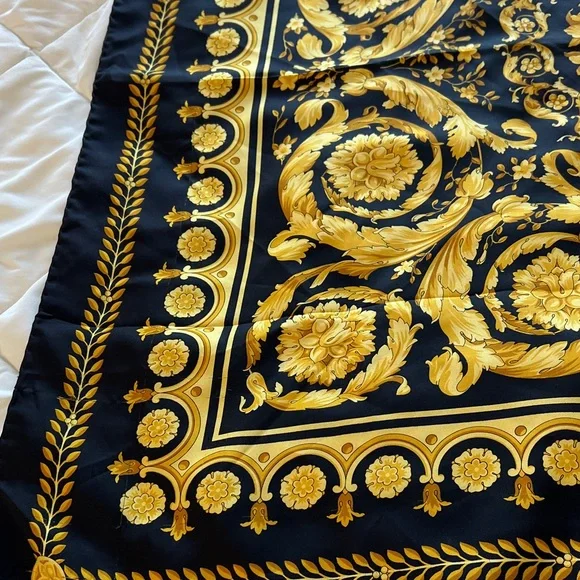 Authentic Versace Baroque Design Black Gold Printed 100% Silk Twill Scarf 33.5" - Picture 6 of 16